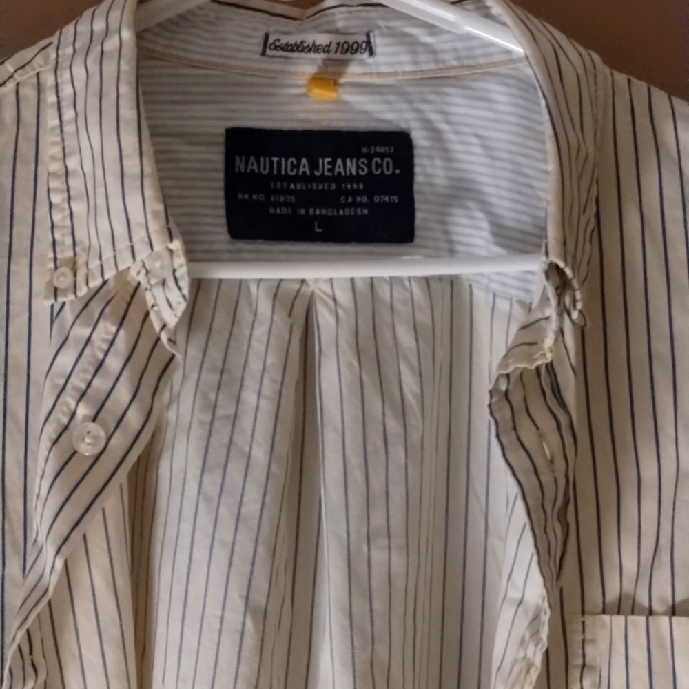 Men's L Nautica button-up shirt